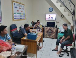 Bhabinkamtibmas Kampung Rawa Kunjungi Pos Satkamling, Ajak Warga Perkuat Keamanan Lingkungan