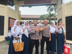 Bhabinkamtibmas Benhil Pemantauan Siswa SMPN 40 Pulang Sekolah, Antisipasi Kemacetan