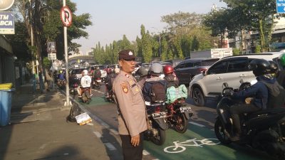 Kapolsubsektor Galur Laksanakan Gatur Lalin, Antisipasi Kemacetan dan 3C di Pagi Hari