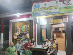 Bhabinkamtibmas Kampung Rawa Sambangi Pos Kamling, Ajak Warga Tingkatkan Kewaspadaan di Lingkungan