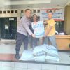 Polri Hadir Untuk Rakyat, Bhabinkamtibmas Menteng Gelar Gerakan Pangan Murah di Kantor Kelurahan