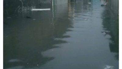 Diguyur Hujan Kampung Sawah Indah Pulogebang, Cakung kebanjiran sampai Lutut Orang Dewasa
