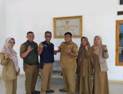 UPT Dukcapil Wilayah VII Serahkan 117 KIA di Tanjungsari Bogor Lewat Program Jemput Bola